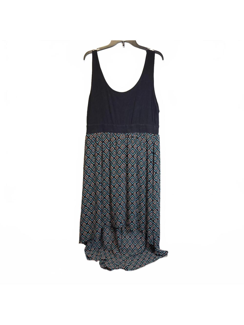 Sleeveless High-Low Dress with Geometric Pattern Skirt